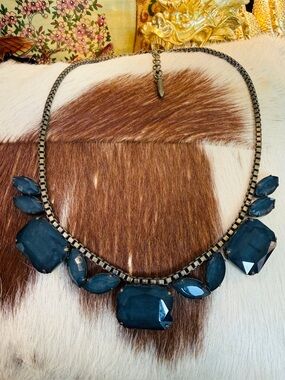 LOREN HOPE BLYTHE DARK BLUE CRYSTAL NECKLACE EITH BRONZE CHAIN